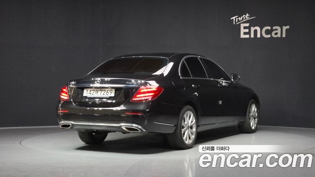 Mercedes-Benz E-Class 2018 — photo 2
