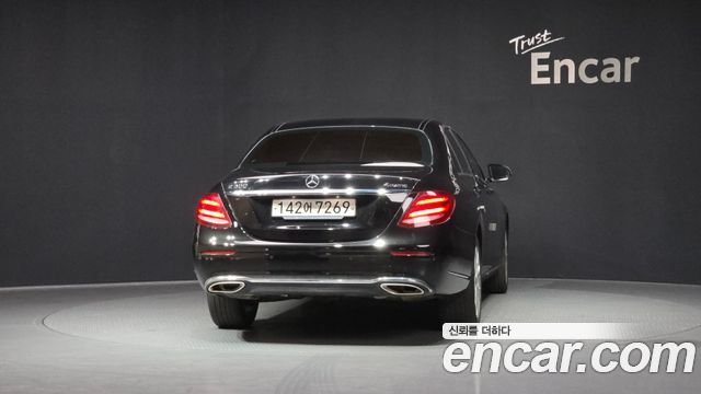 Mercedes-Benz E-Class 2018 — photo 4