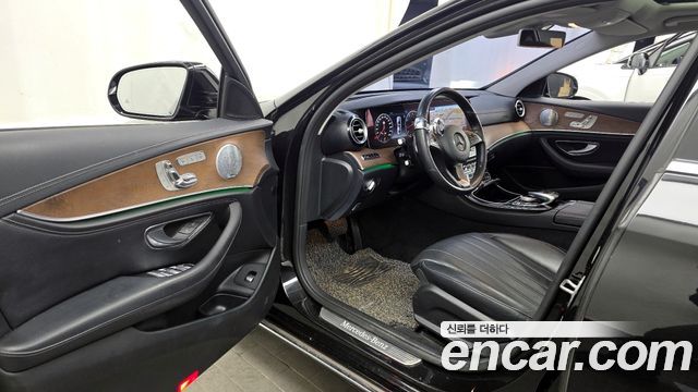 Mercedes-Benz E-Class 2018 — photo 10