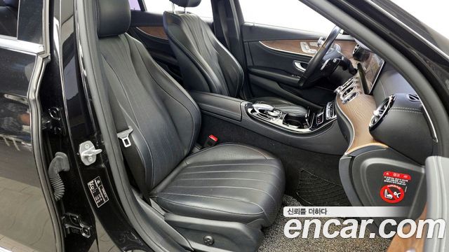 Mercedes-Benz E-Class 2018 — photo 11