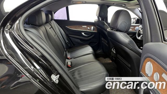Mercedes-Benz E-Class 2018 — photo 12