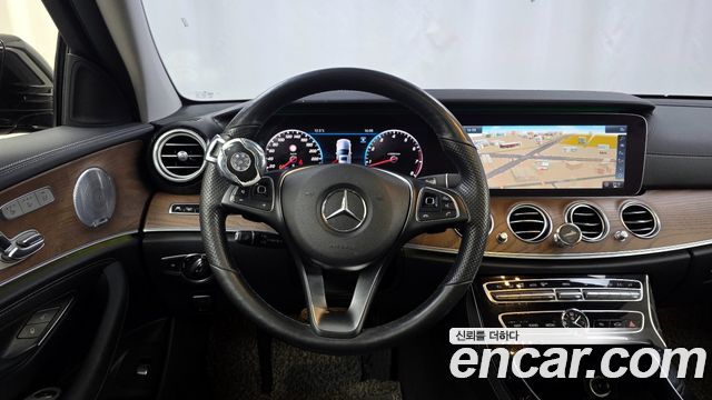 Mercedes-Benz E-Class 2018 — photo 13