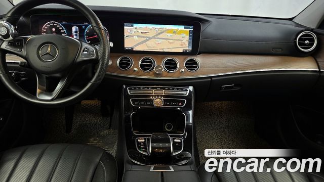 Mercedes-Benz E-Class 2018 — photo 14
