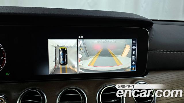 Mercedes-Benz E-Class 2018 — photo 15