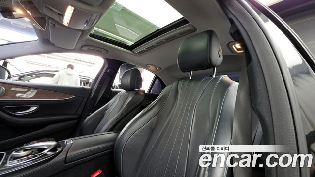 Mercedes-Benz E-Class 2018 — photo 17