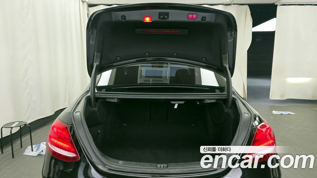 Mercedes-Benz E-Class 2018 — photo 20