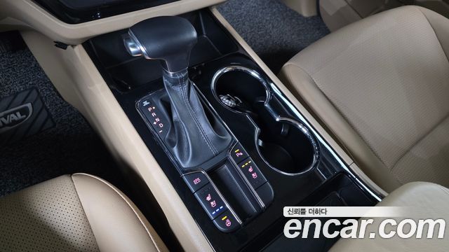 Kia Canival 2019 — photo 9
