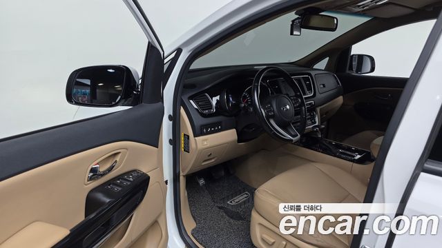 Kia Canival 2019 — photo 10