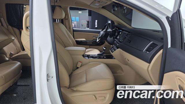 Kia Canival 2019 — photo 11