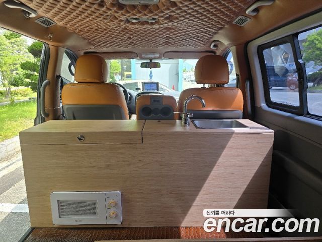 Hyundai Starex 2017 — photo 13