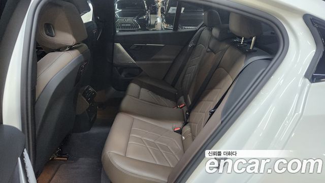 BMW 5-Series 2024 — photo 10