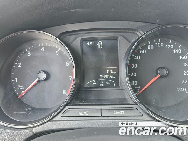 Volkswagen Polo 2016 — photo 8