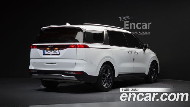 Kia Canival 2022 — photo 2