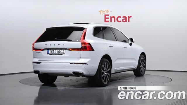 Volvo XC60 2021 — photo 2
