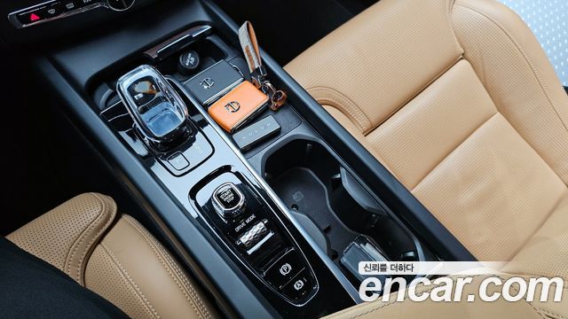 Volvo XC60 2021 — photo 9