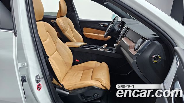 Volvo XC60 2021 — photo 10