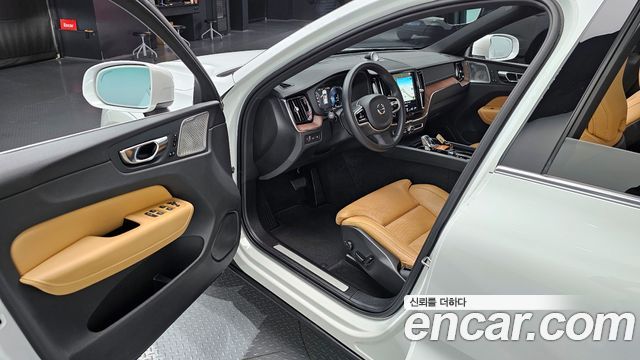 Volvo XC60 2021 — photo 11