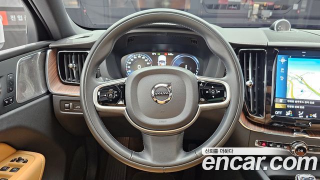 Volvo XC60 2021 — photo 13