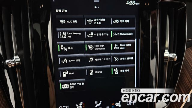 Volvo XC60 2021 — photo 15