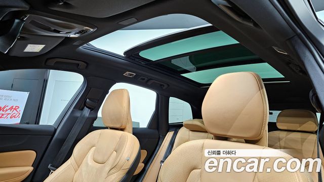 Volvo XC60 2021 — photo 18
