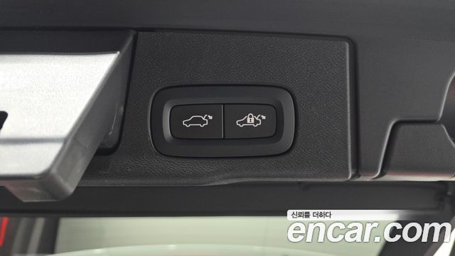 Volvo XC60 2021 — photo 20