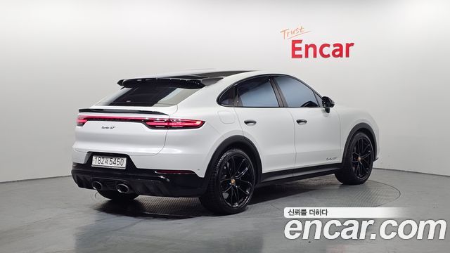 Porsche Cayenne 2023 — photo 2