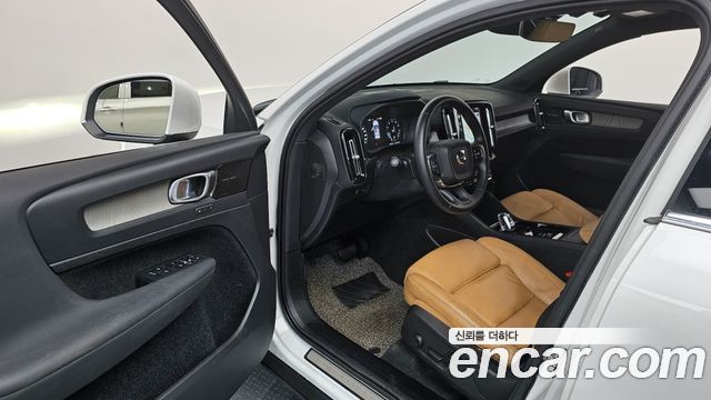 Volvo XC40 2021 — photo 10