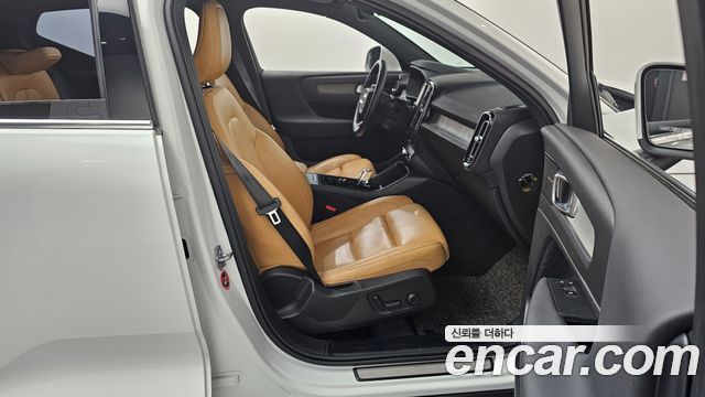 Volvo XC40 2021 — photo 11