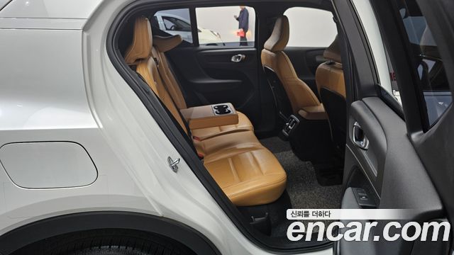 Volvo XC40 2021 — photo 12