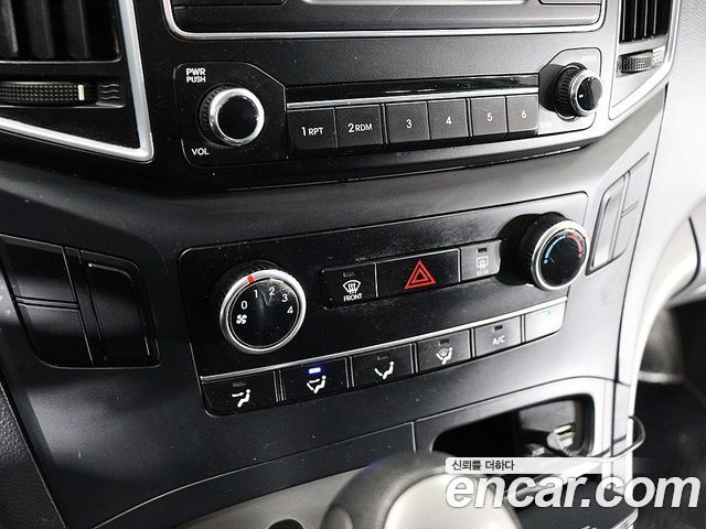 Hyundai Starex 2018 — photo 11