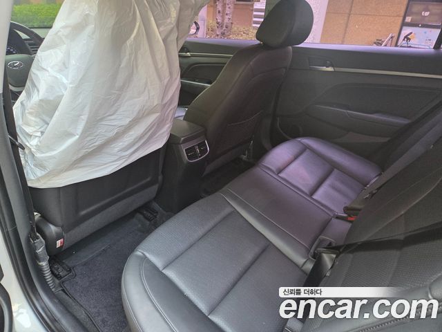 Hyundai AVANTE 2016 — photo 10