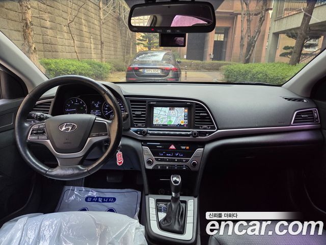 Hyundai AVANTE 2016 — photo 11