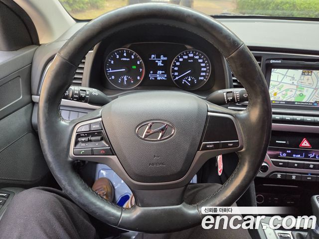 Hyundai AVANTE 2016 — photo 12