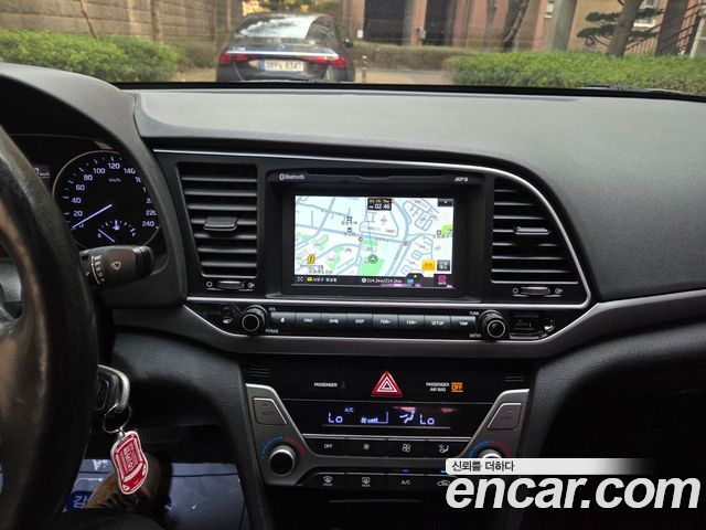 Hyundai AVANTE 2016 — photo 14