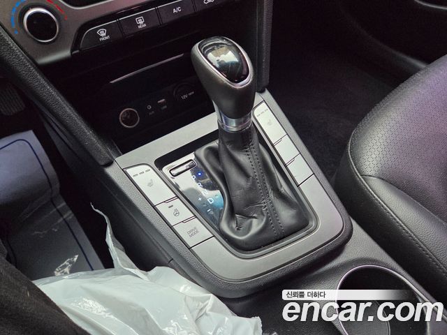 Hyundai AVANTE 2016 — photo 15
