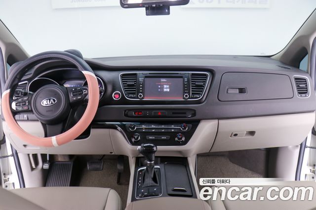 Kia Canival 2015 — photo 7