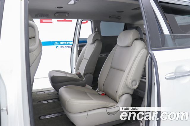 Kia Canival 2015 — photo 9