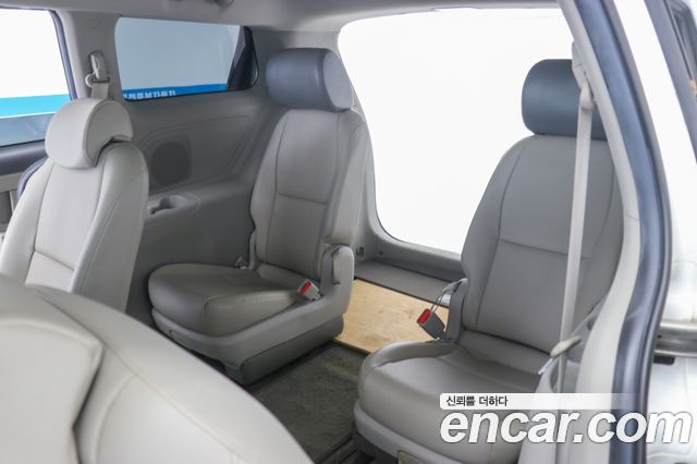 Kia Canival 2015 — photo 10