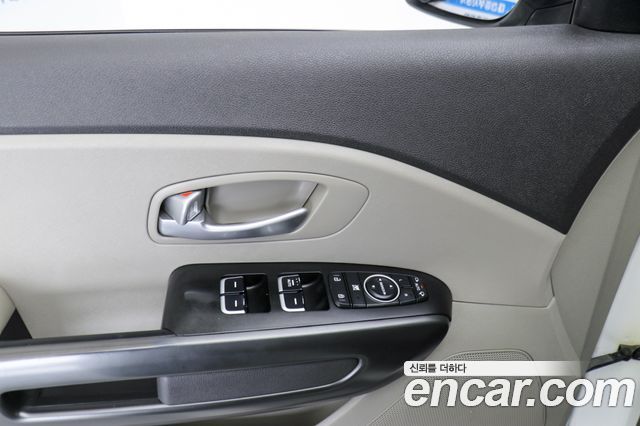Kia Canival 2015 — photo 13