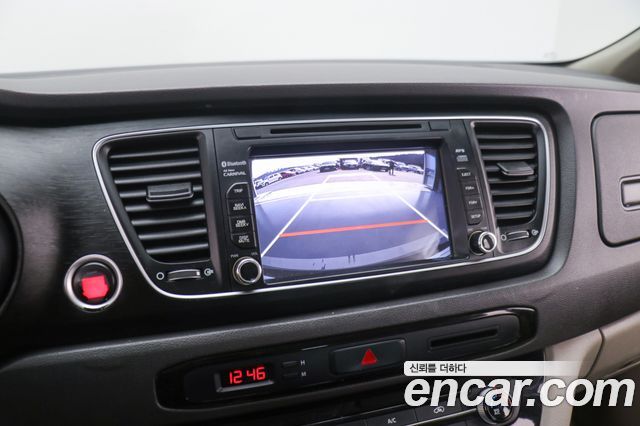 Kia Canival 2015 — photo 16