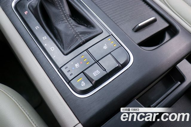 Kia Canival 2015 — photo 17