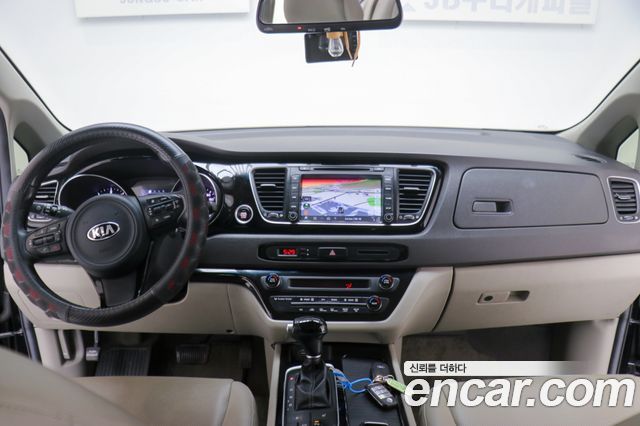 Kia Canival 2015 — photo 7