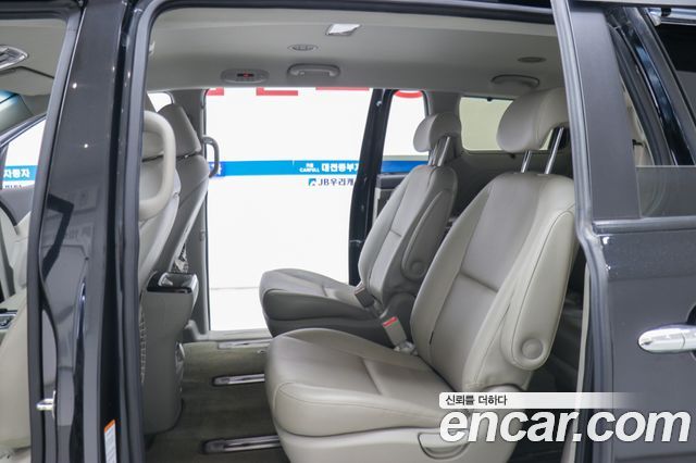 Kia Canival 2015 — photo 9
