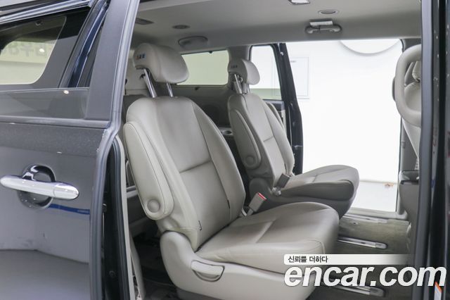 Kia Canival 2015 — photo 11