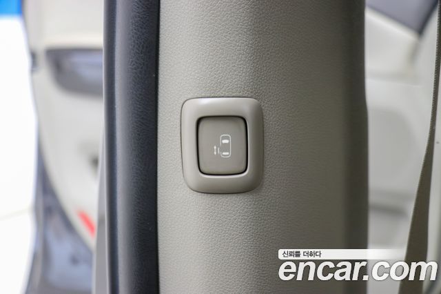 Kia Canival 2015 — photo 17