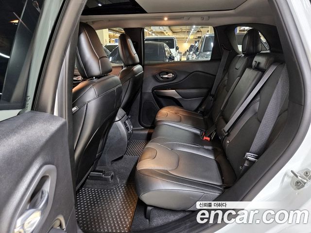 Jeep Cherokee 2022 — photo 11