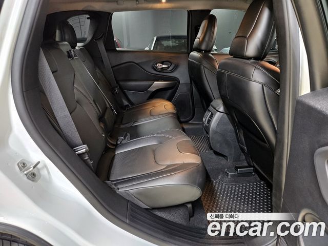 Jeep Cherokee 2022 — photo 13
