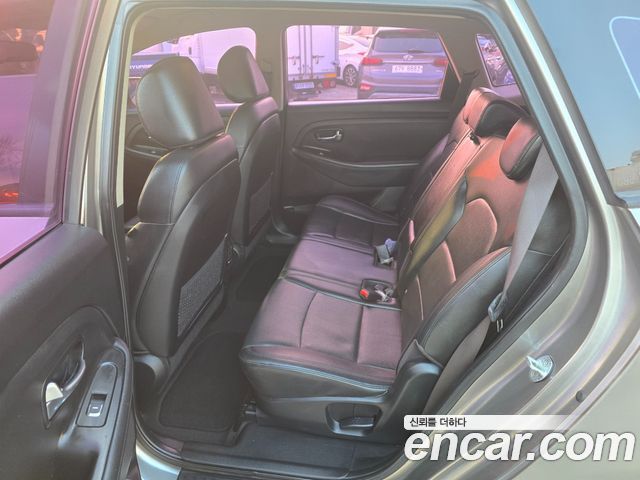 Kia Carens 2015 — photo 12