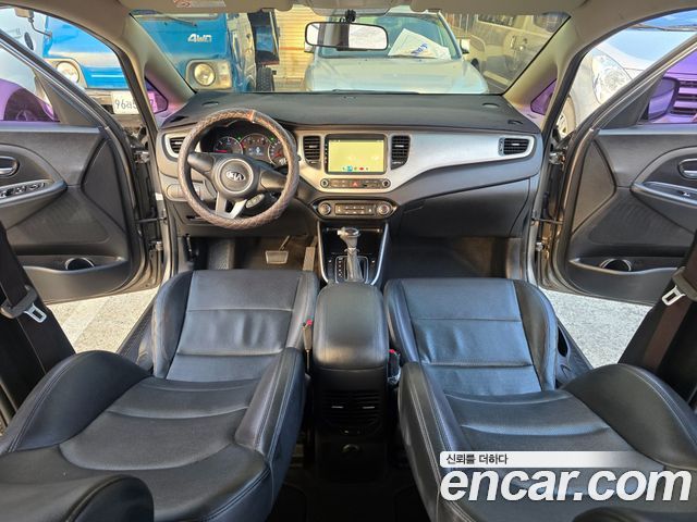 Kia Carens 2015 — photo 13
