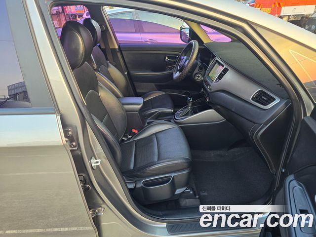 Kia Carens 2015 — photo 15